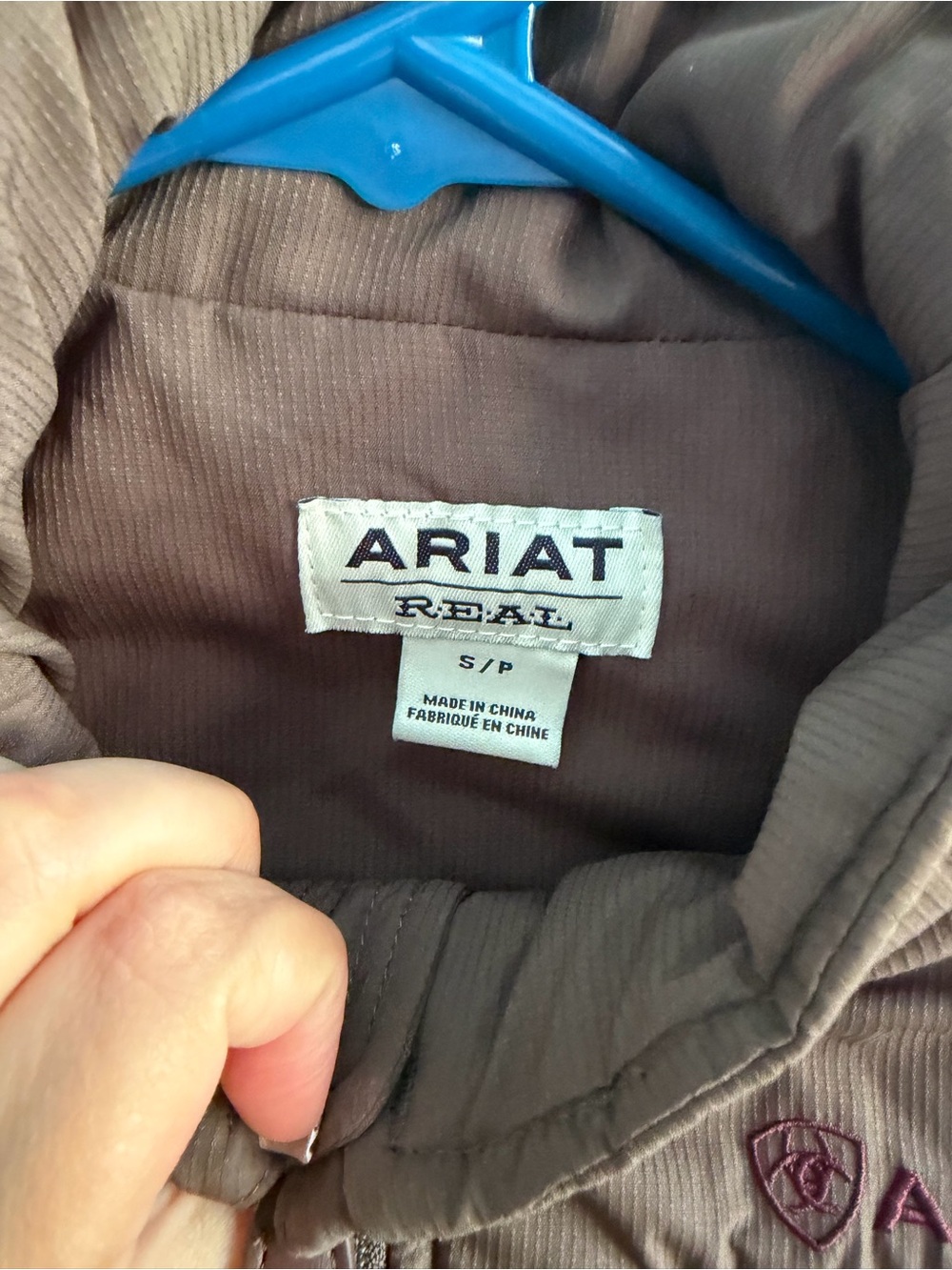 AriatQuilted Puffer Vest - Picture 3 of 6